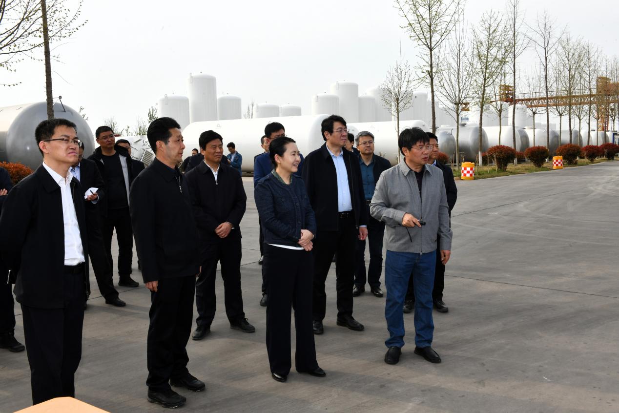 菏澤市委副書記、市長李春英蒞臨中杰特裝調(diào)研工業(yè)經(jīng)濟(jì)運(yùn)行情況